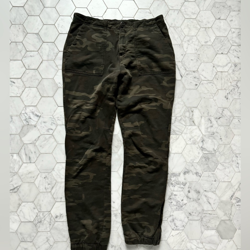 Sanctuary camo joggers, size 30. Sweatshirt type material - so comfy!!